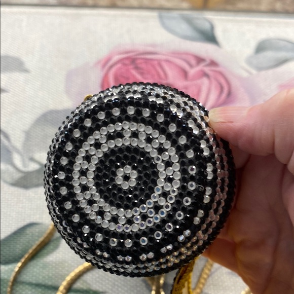 Stylish Black and Silver Crossbody Bag - Picture 3 of 5